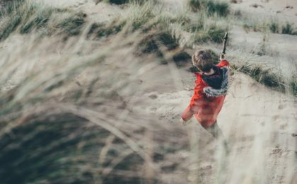 L'urne bâton de marche : pour cheminer une dernière fois avec le défunt