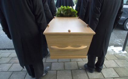 Covid-19 : quelles restrictions pour les obsèques laïques et religieuses ?