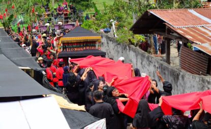 Torajas d’Indonésie : déterrer les morts pour les sentir près de soi 