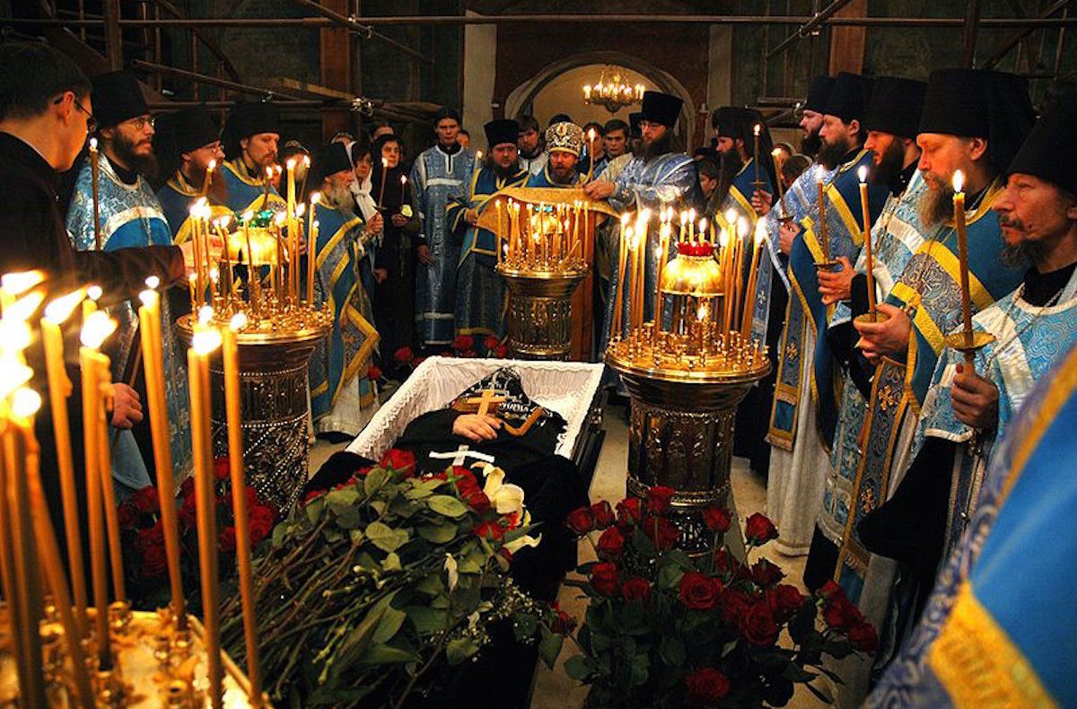 Enterrement orthodoxe les rites funéraires et la cérémonie