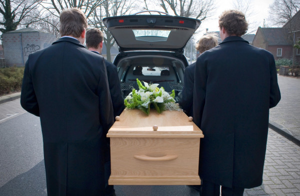Le coût des funérailles : les porteurs et le corbillard