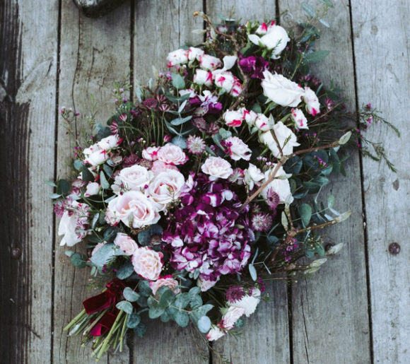Des compositions florales écologiques pour enterrements.