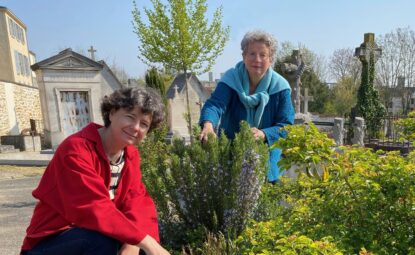 Elles transforment les cimetières en jardin