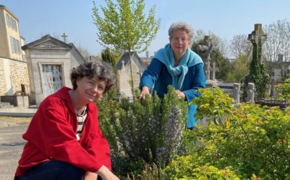 Elles transforment les cimetières en jardin