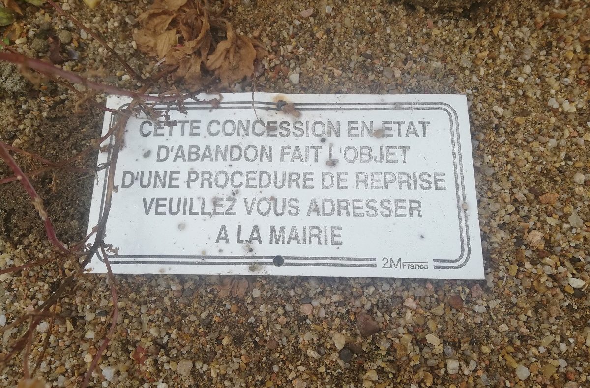 Plaque-abandon-concession-cimetiere