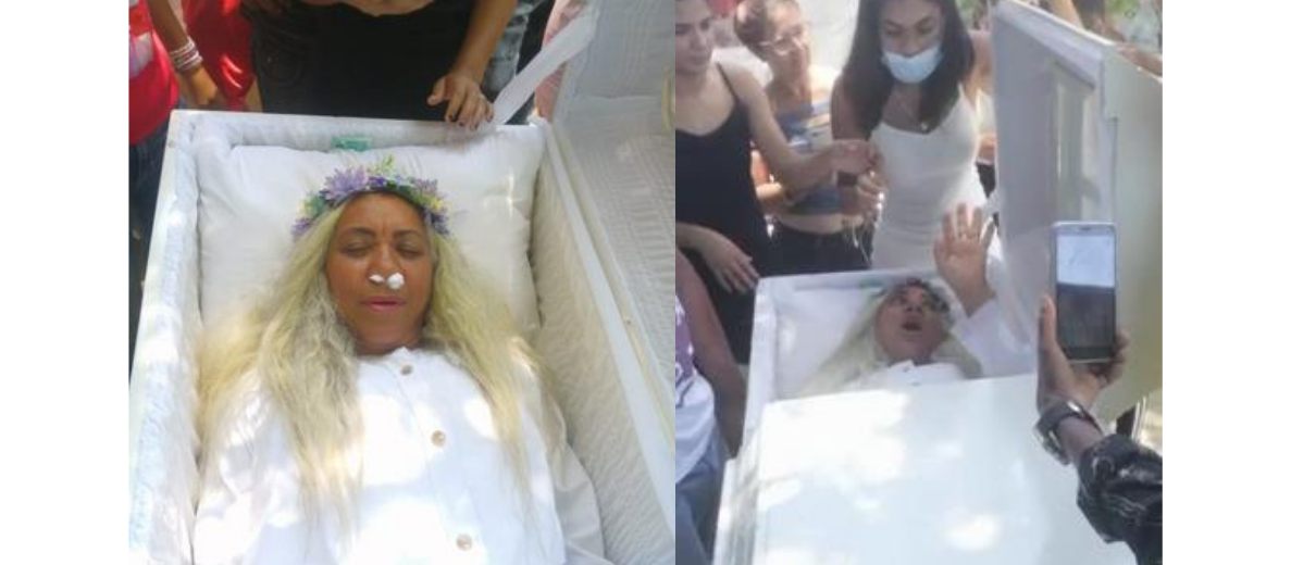 À 59 ans, Mayra Alonzo organise ses funérailles de son vivant en se glissant dans son propre cercueil