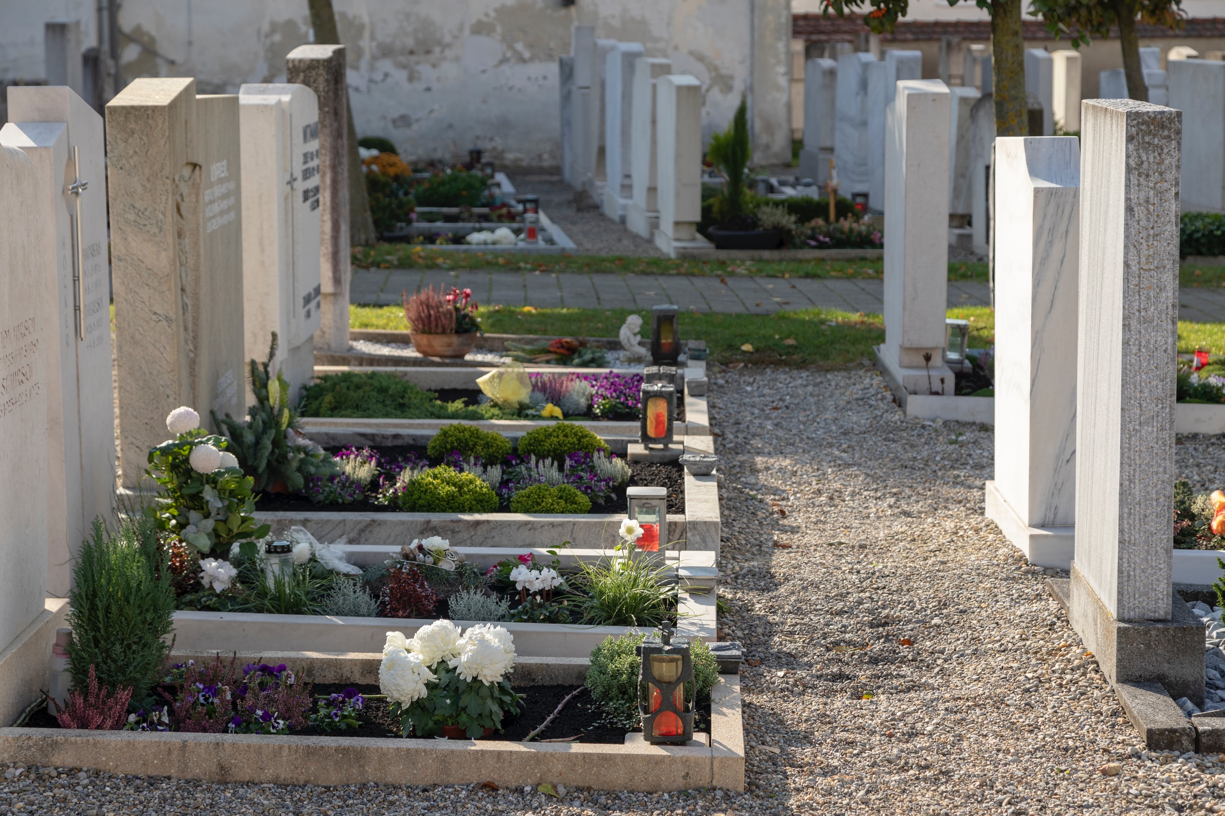 Ange Dans Le Monument Du Cimetière Sur La Tombe D'un Enfant