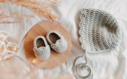 Les tricots de Patricia : envelopper de douceur les bébés mort-nés avant leur envol  