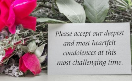 Condoléances en anglais : 16 exemples de messages