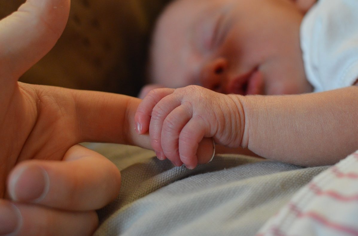 Loi du 6 décembre 2021 qui autorise les enfants nés sans vie à porter un nom de famille