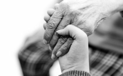 Signes fin de vie et Alzheimer : les signes précurseurs et comment l’accompagner ? 