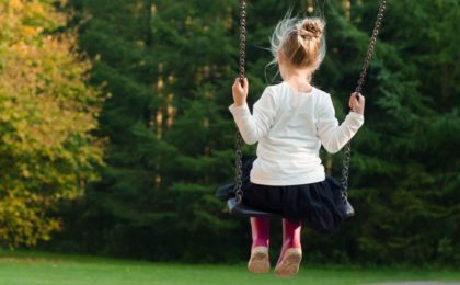 Parler de la mort aux enfants : le choc du silence et le poids des ...