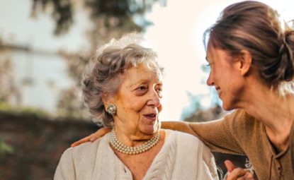 Métiers de l’accompagnement de la fin de vie : des death doula témoignent