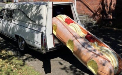 Un cercueil en forme de bateau ou de gâteau… En Nouvelle-Zélande, tout est permis !