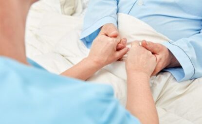 Aide-soignantes : comment font-elles face à la mort ?